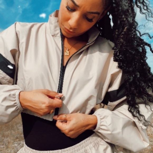 NWOT Reebok Cardi B Beige & Black Jogger Jacket & Pants Set - Picture 3 of 16